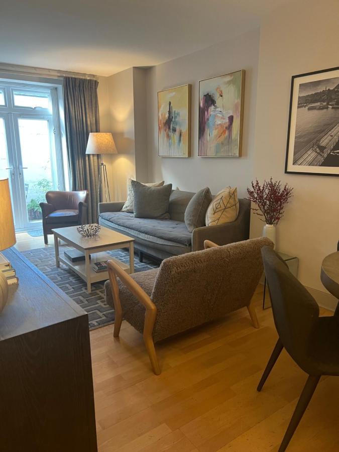 2 Bedroom Apartment just off Kings Road Londen Buitenkant foto