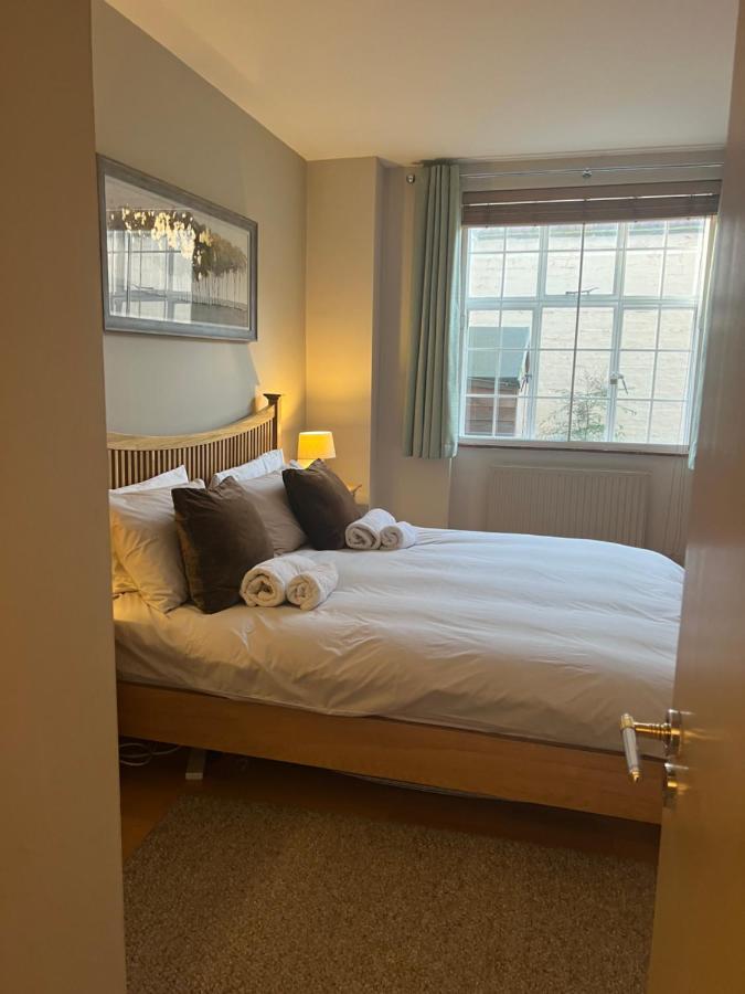 2 Bedroom Apartment just off Kings Road Londen Buitenkant foto