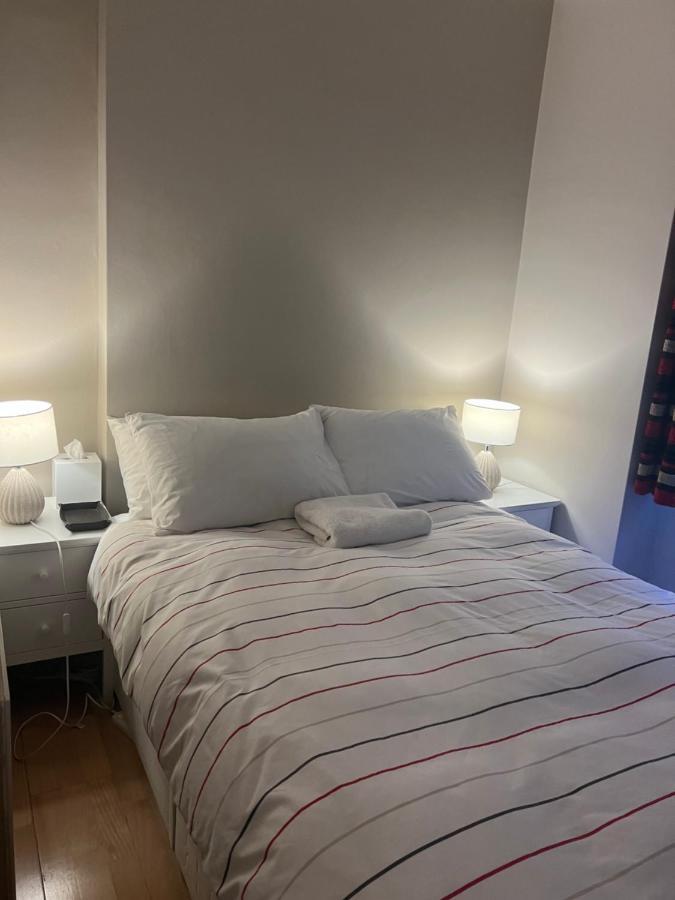 2 Bedroom Apartment just off Kings Road Londen Buitenkant foto