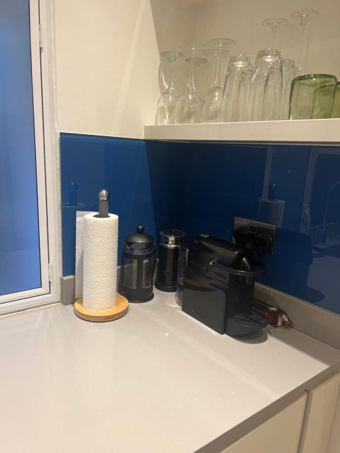 2 Bedroom Apartment just off Kings Road Londen Buitenkant foto