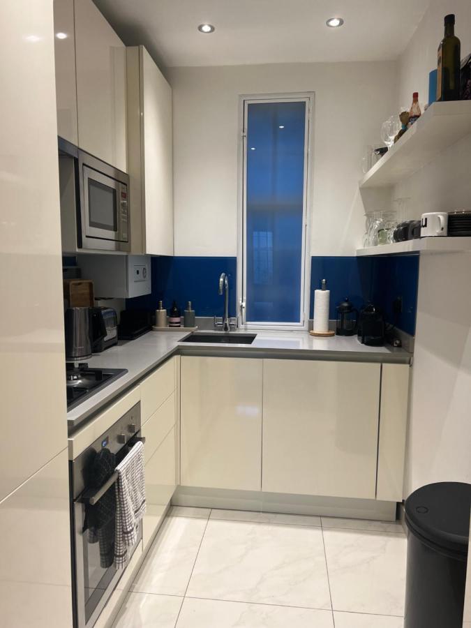 2 Bedroom Apartment just off Kings Road Londen Buitenkant foto
