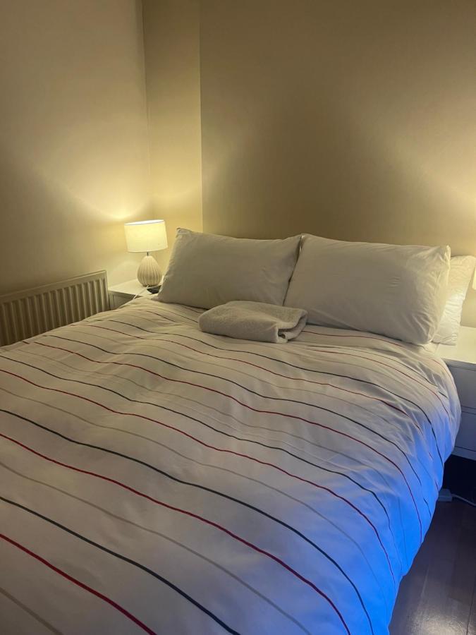 2 Bedroom Apartment just off Kings Road Londen Buitenkant foto