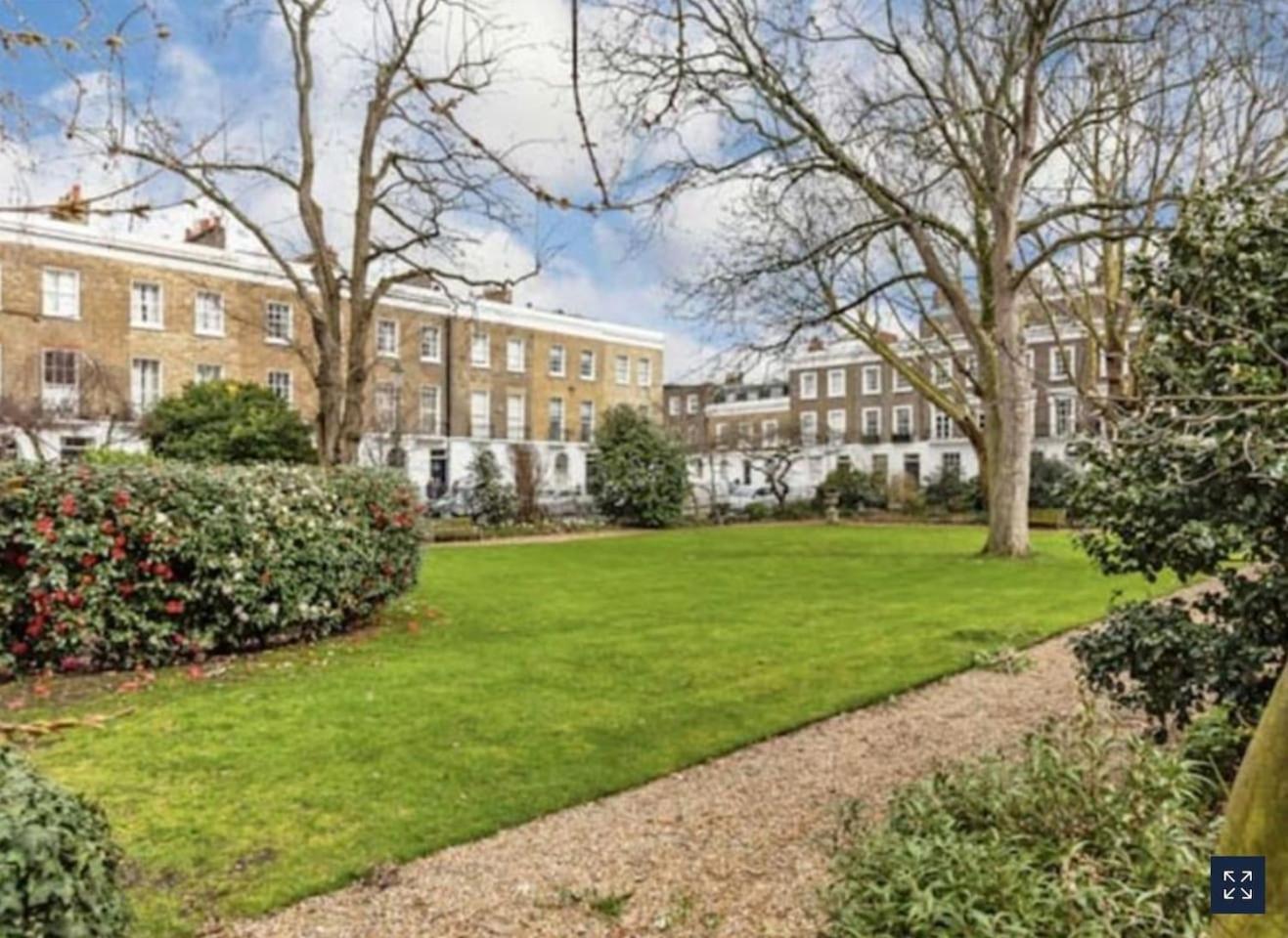 2 Bedroom Apartment just off Kings Road Londen Buitenkant foto